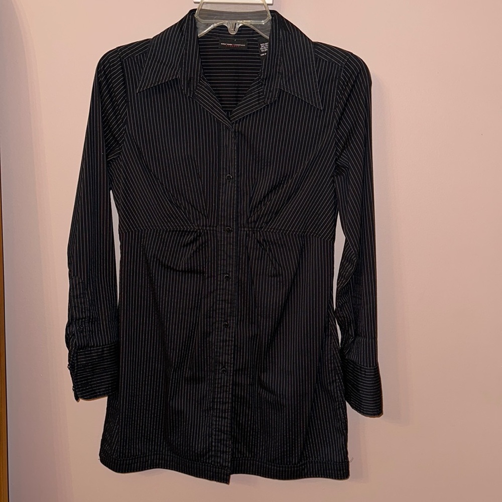New York & Company Stretch Long Sleeve Button shirt